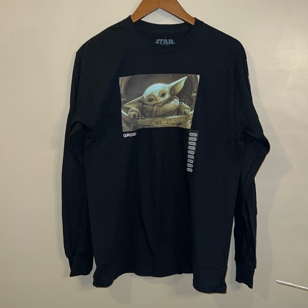 Star Wars Grogu Graphic Screen T-Shirt Black Long Sleeve Size Medium NWOT